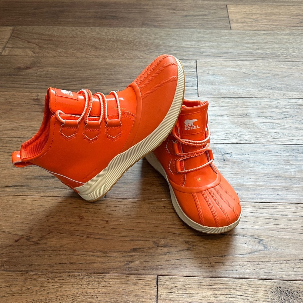 Sorel Out N About Boots - size 9.5